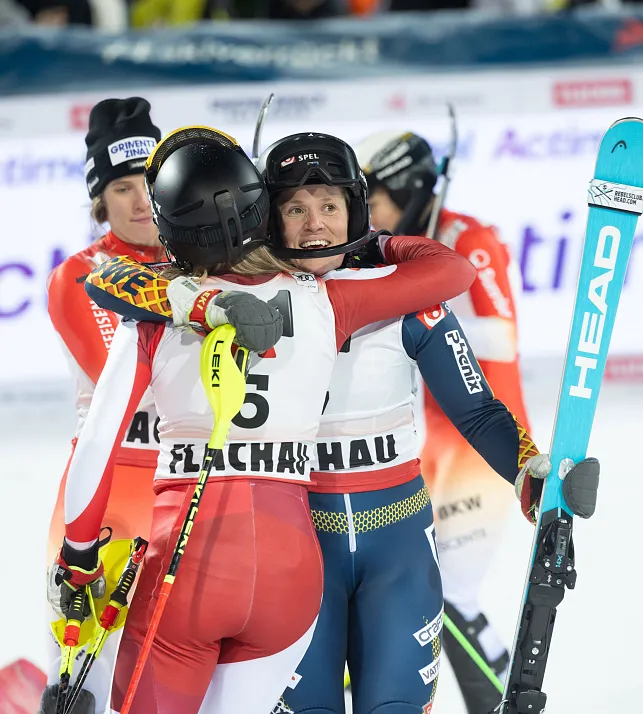 flachau-skiweltcup-damen-nachtslalom-liensberger-ziel